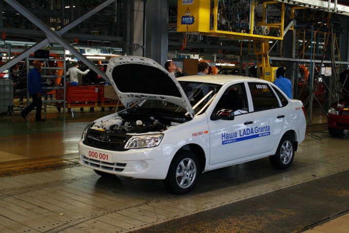 Cómo eliminar el parachoques Lada Grant