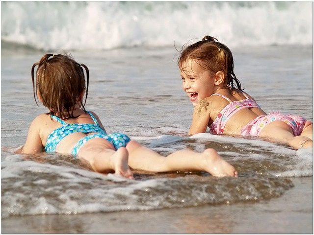 Bañarse en el mar para niños