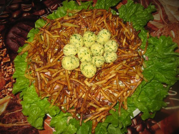 Cómo hacer una ensalada "Nest of wood grouses"