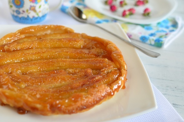 Tarta "Taten" con plátanos y hojaldre