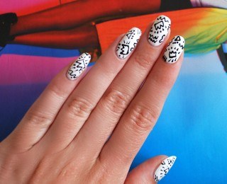 Cómo hacer una manicura inusual 80s