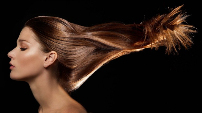 ¿Qué máscaras se pueden hacer en casa para la restauración del cabello