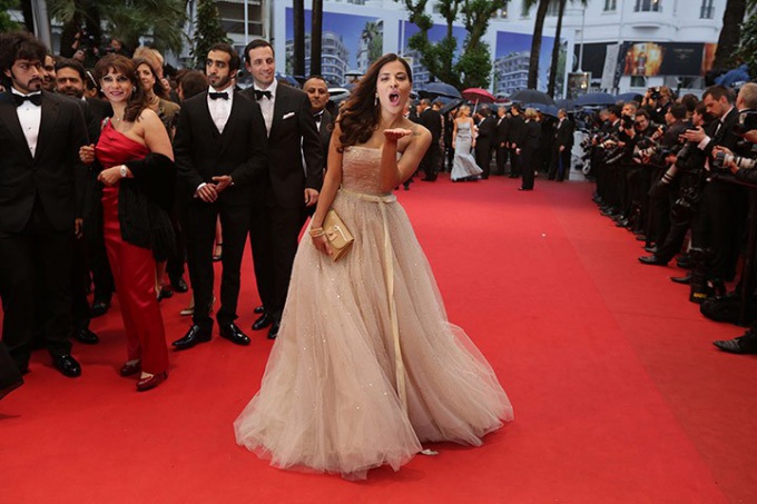 Cómo elegir un vestido de noche para salir a la alfombra roja