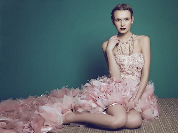 Tendencias de la boda: vestidos cortos de novia con tren 