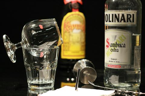 Cómo beber sambuca correctamente