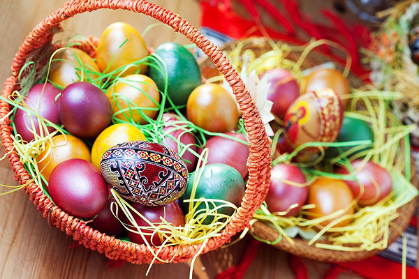 Métodos caseros para pintar huevos de Pascua