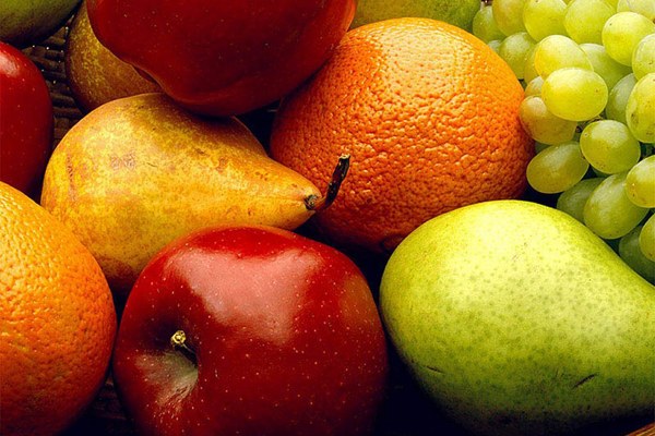 Por qué no se recomienda comer fruta por la noche